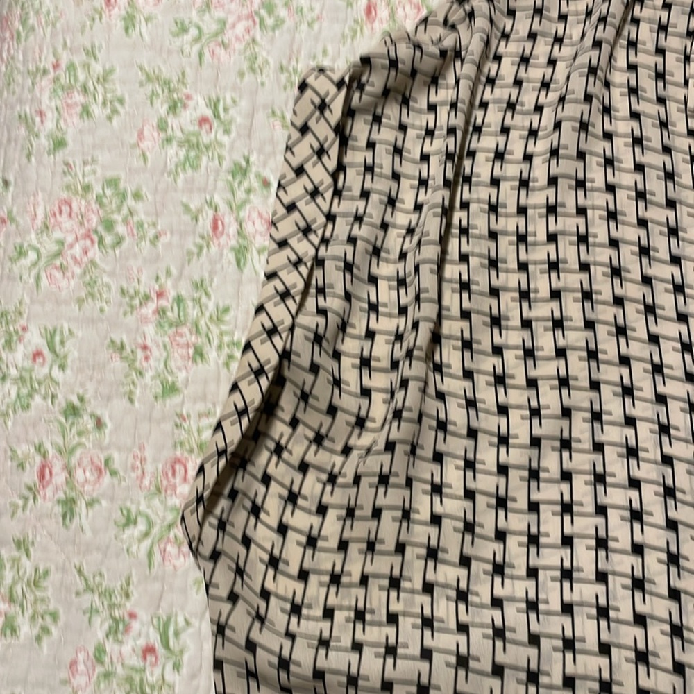 DONATING JULY 28 Boxy blouse - Picture 3 of 6
